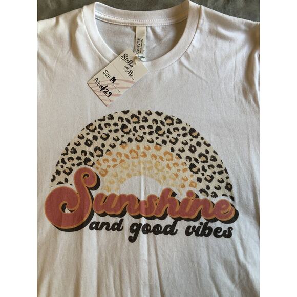 “Sunshine and Good Vibes” Women's Sz M Boutique Animal Print Rainbow T-shirt NWT - Picture 1 of 4